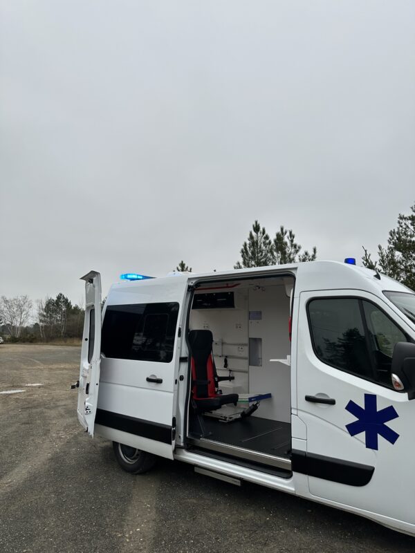 Renault Master 3 phase 3 ambulance - Image 7