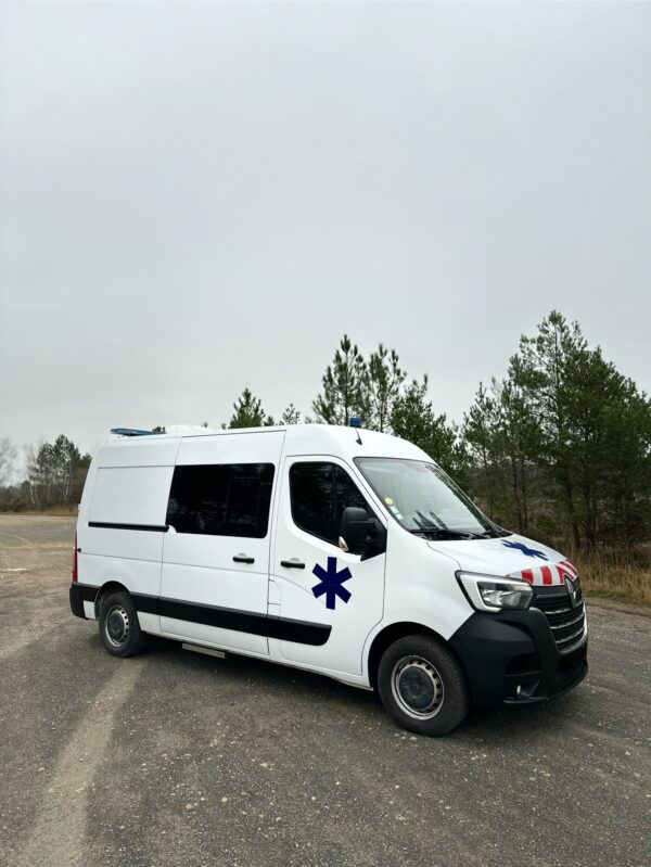 Renault Master 3 phase 3 ambulance - Image 3