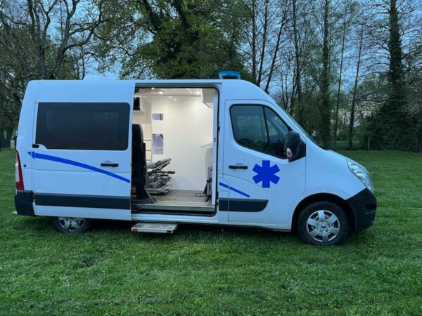 Renault Master 3 - 170cv ambulance Petit by Gruau 2019 - Image 4