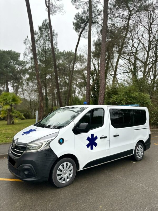 Renault trafic 2020 ambulance - Image 15