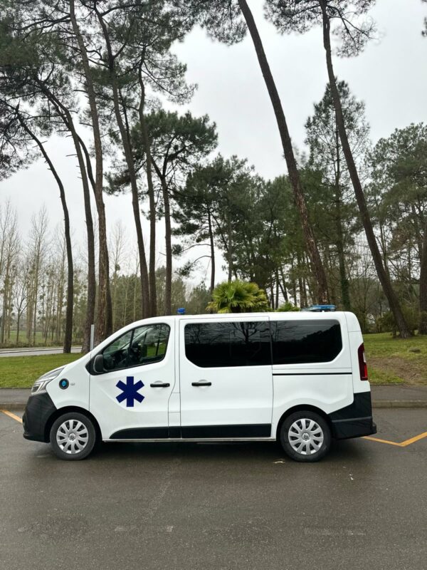 Renault trafic 2020 ambulance - Image 16