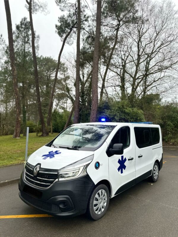 Renault trafic 2020 ambulance - Image 3