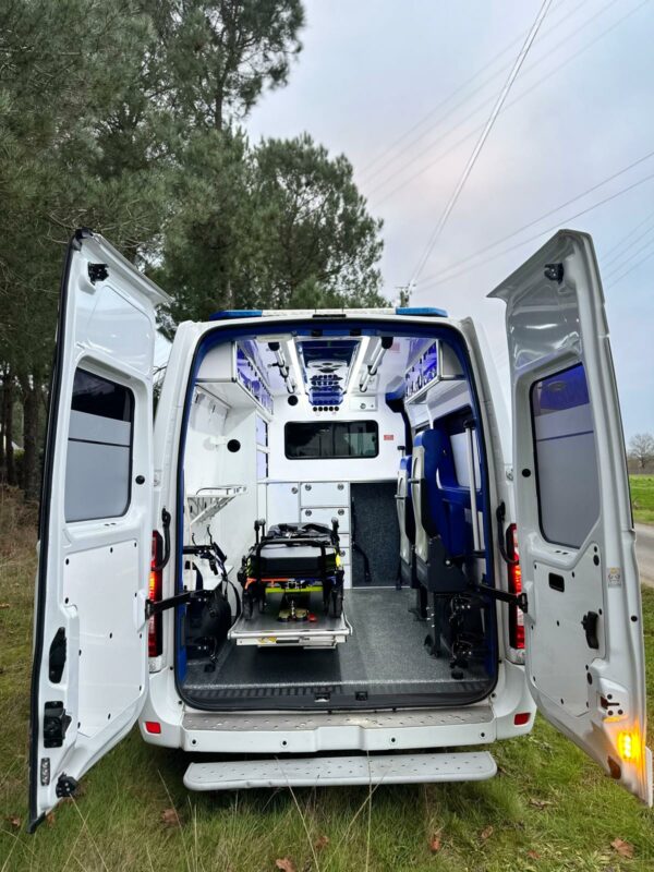 Renault Master 3 2019 ambulance - Image 4