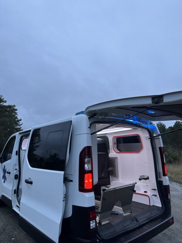 Renault Trafic 3 ambulance 2021 - Image 6