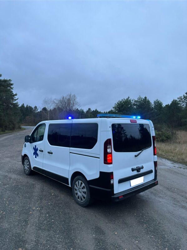 Renault Trafic 3 ambulance 2021 - Image 7