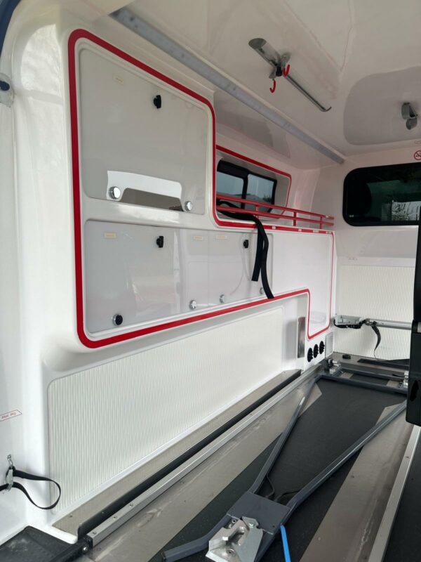 Renault trafic 2020 ambulance - Image 11