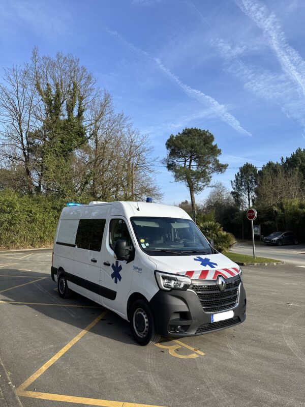 Renault Master 3 phase 3 ambulance Petit  by Gruau