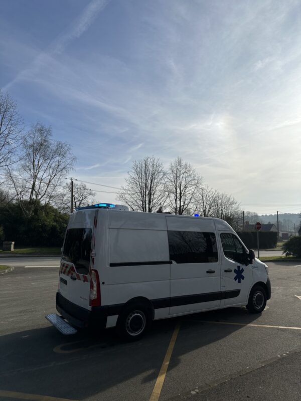 Renault Master 3 phase 3 ambulance Petit  by Gruau – Image 22