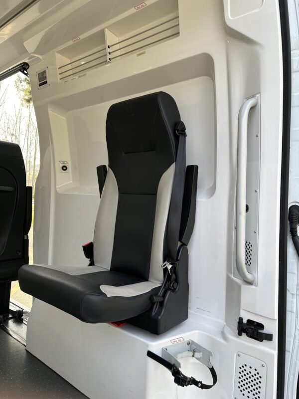 Renault Master 3 phase 3 ambulance Petit  by Gruau – Image 8