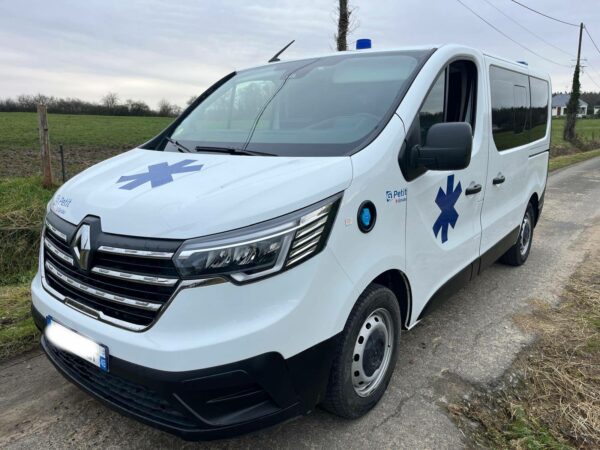 Renault Trafic 3 ambulance Petit by Gruau 2023 – Image 7