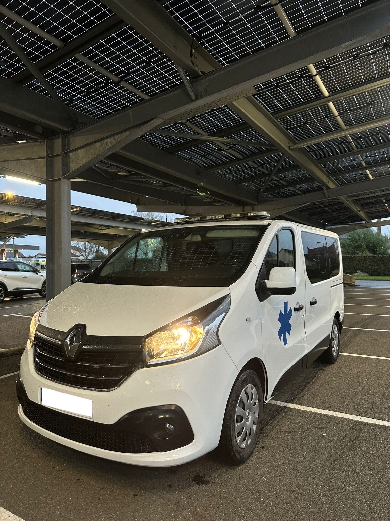 Renault Trafic 150cv ambulance