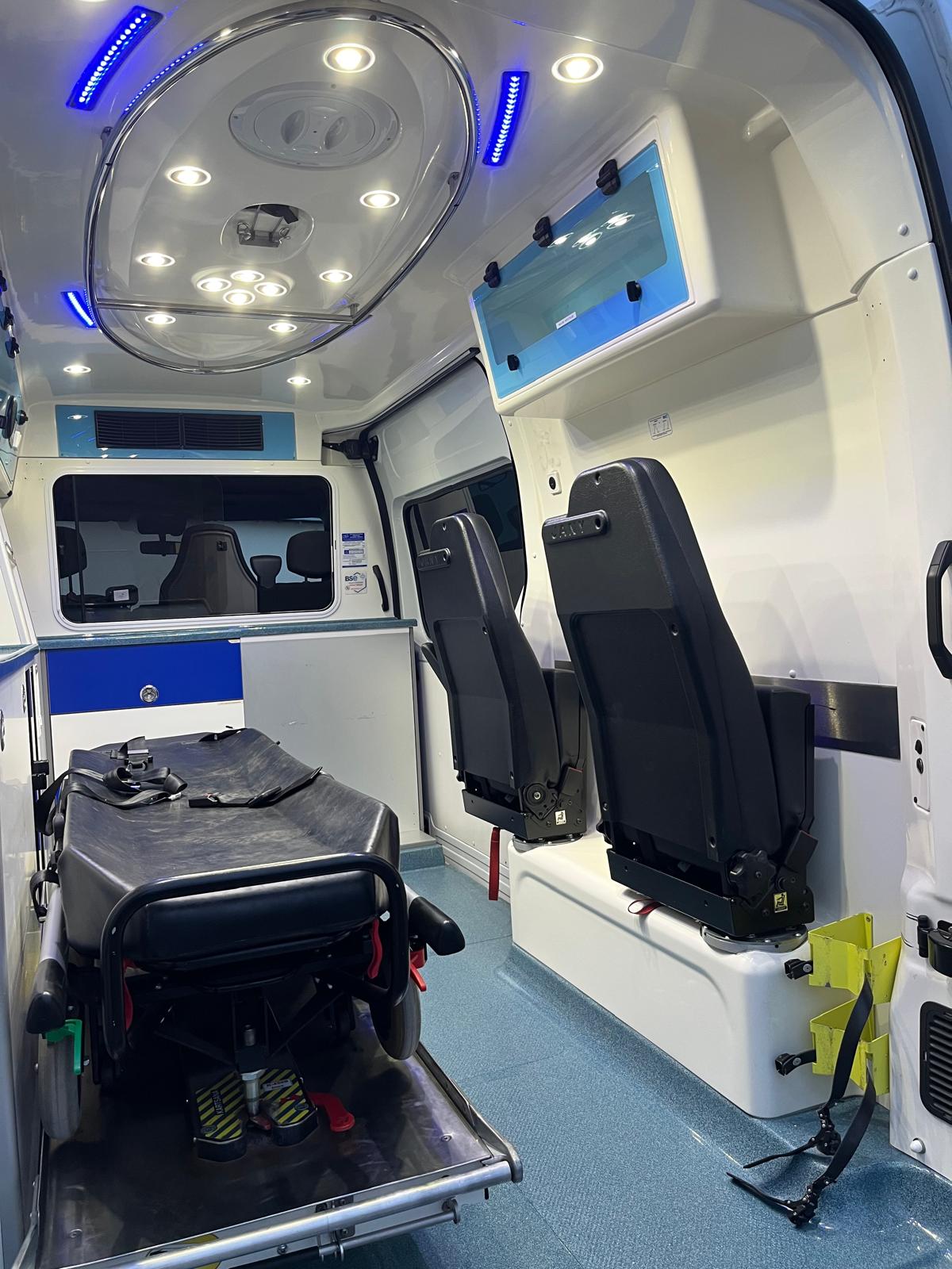 Renault Master 3 ambulance BSE – Image 2