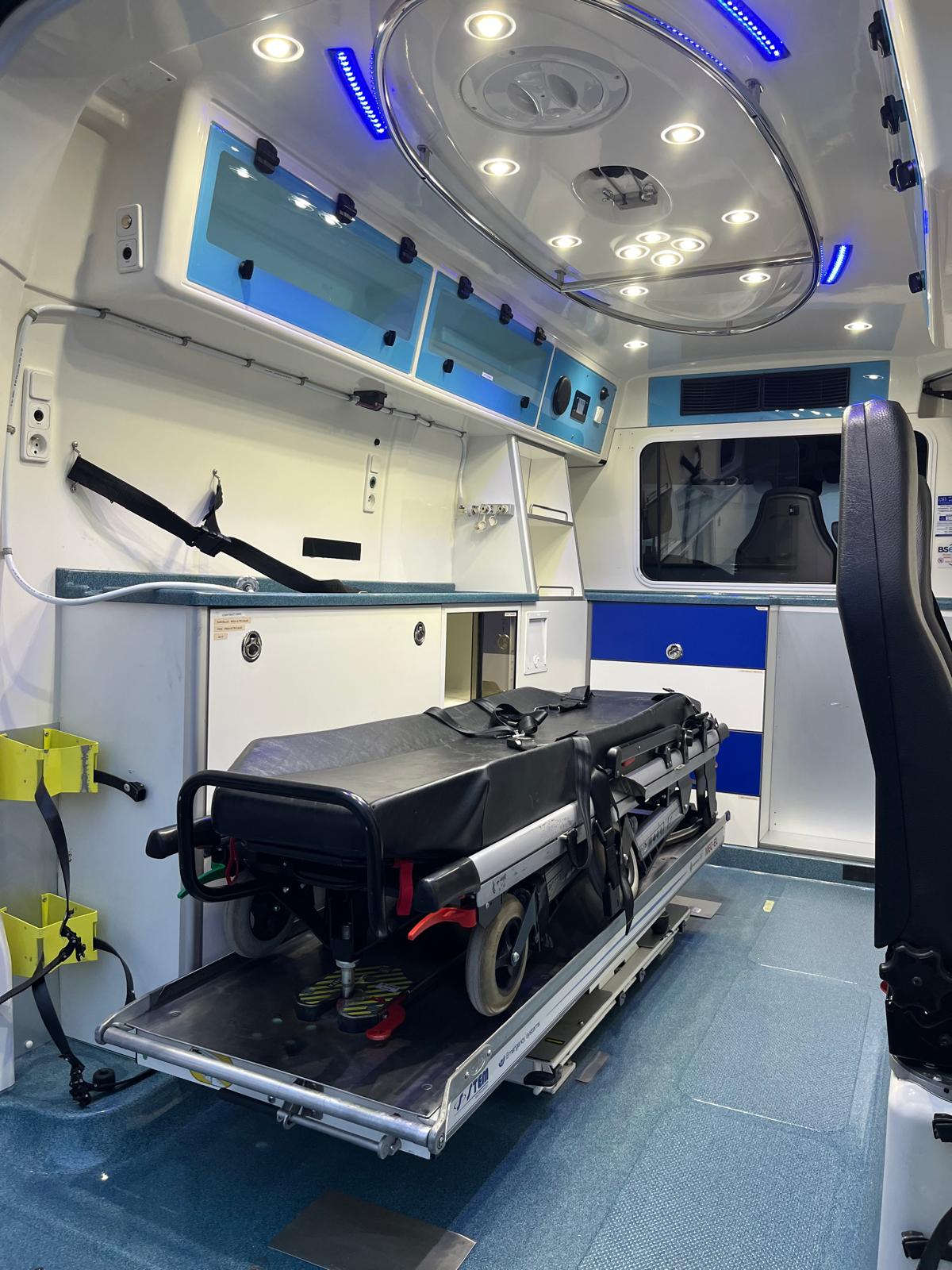 Renault Master 3 ambulance BSE – Image 3