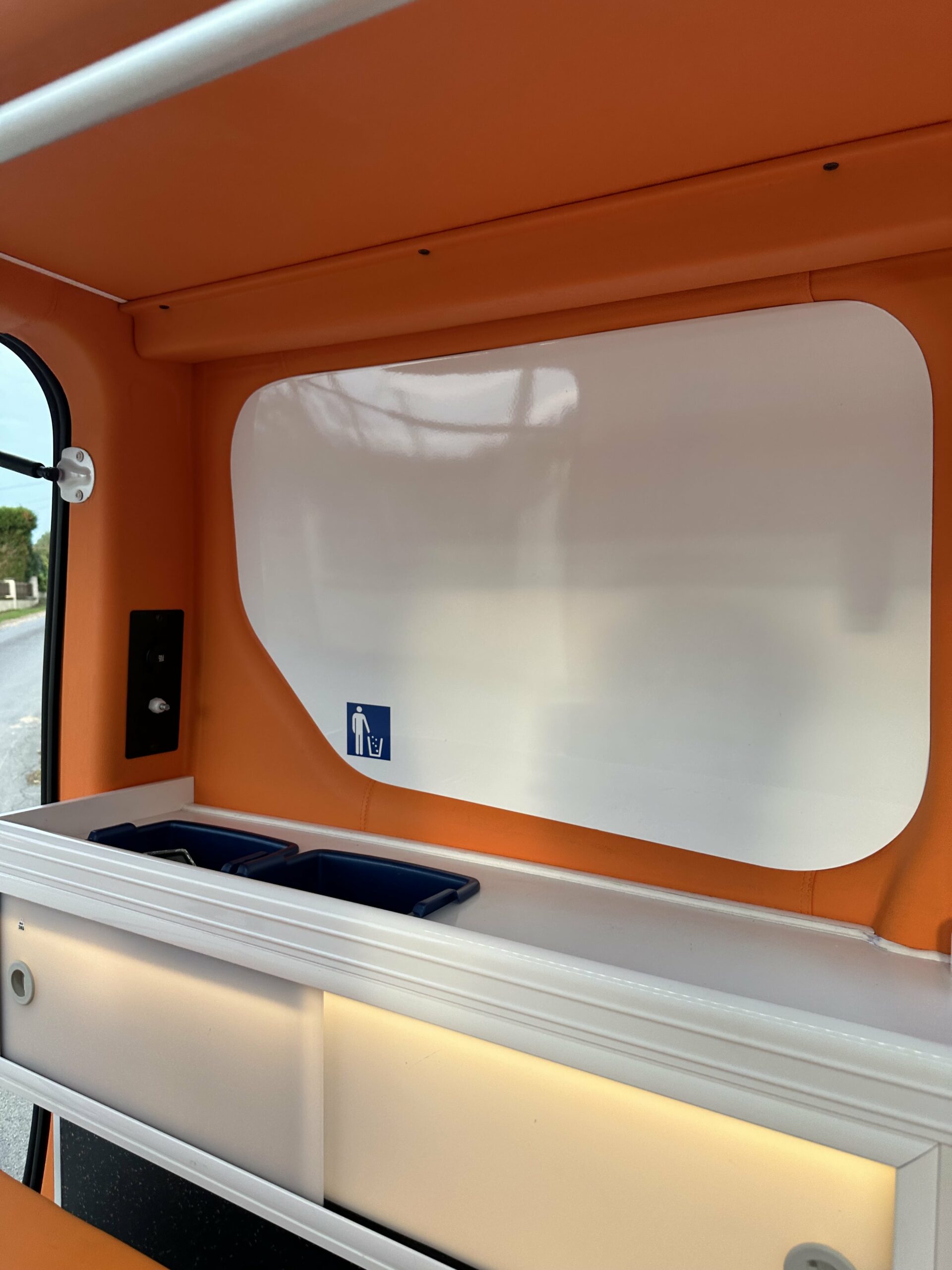 Renault Trafic 150cv ambulance – Image 10