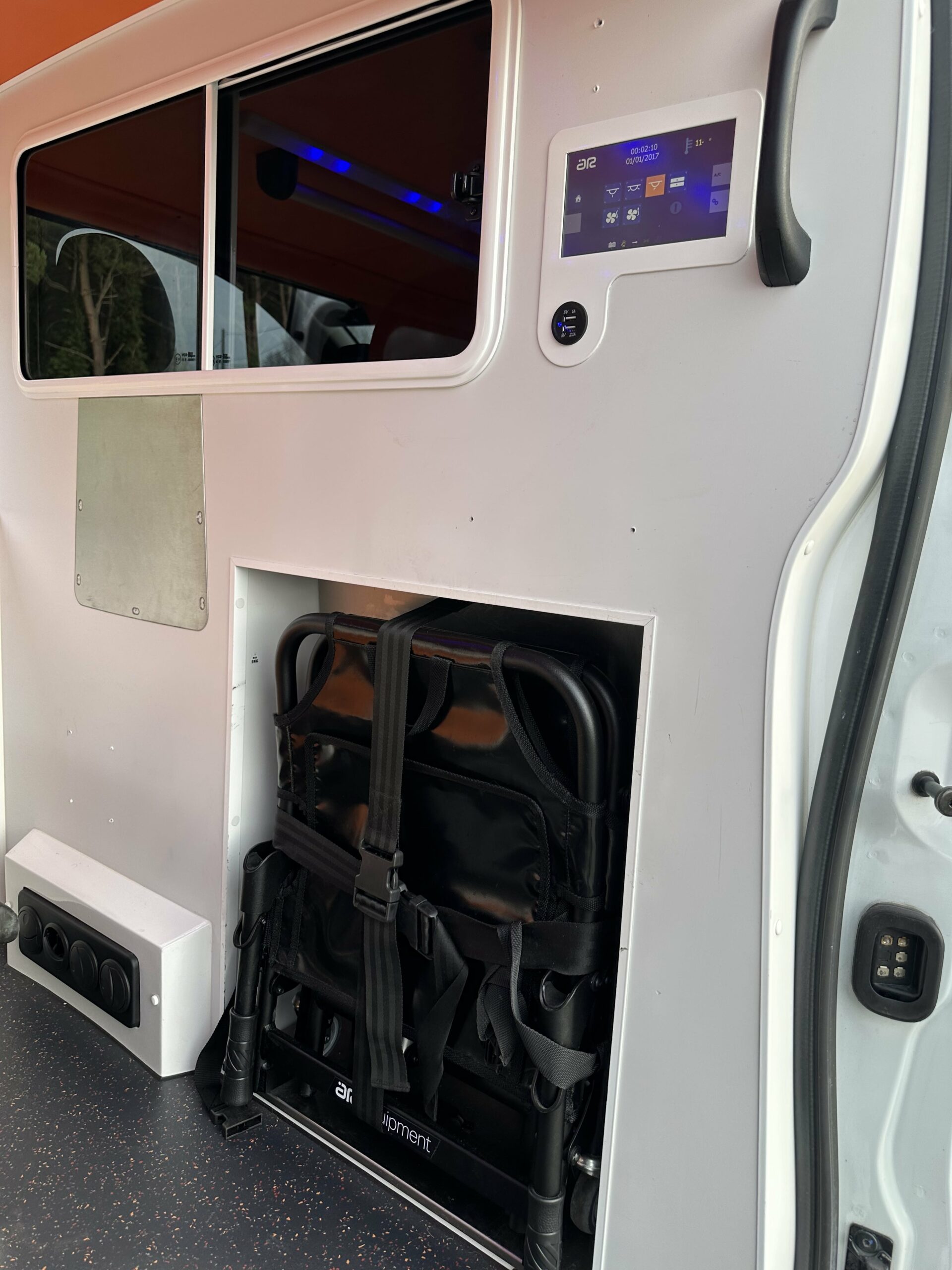 Renault Trafic 150cv ambulance – Image 13